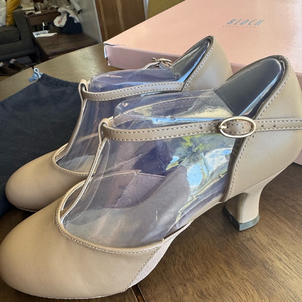 Bloch split sole character shoe- like new!
